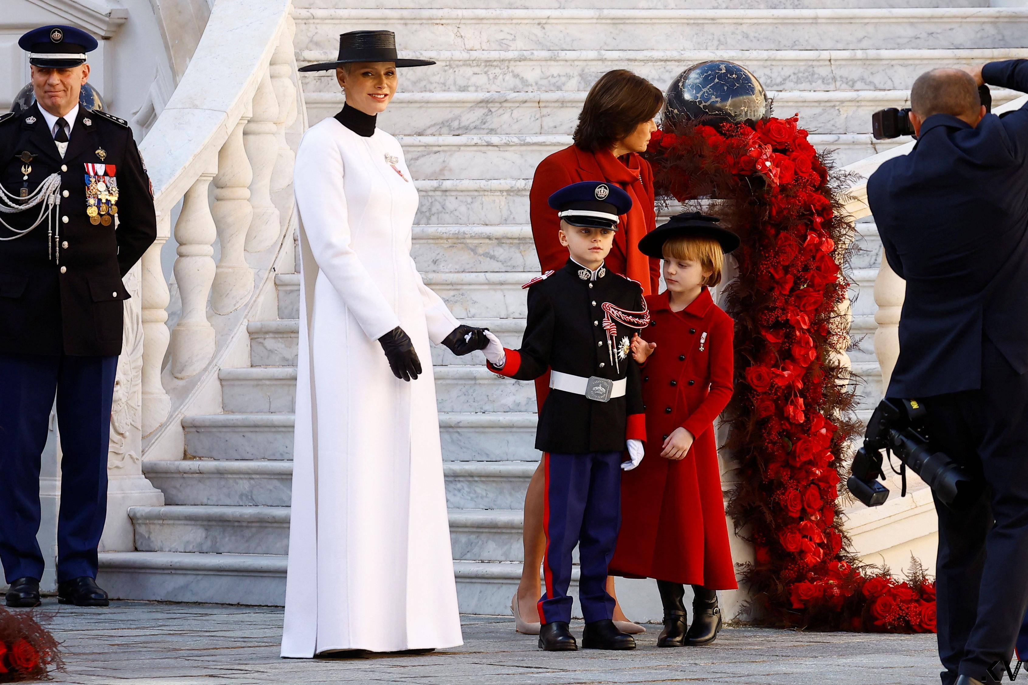 摩纳哥王室把香奈儿当制服穿　“最美王子妃”Dior红装突围 奢侈品牌 图1张